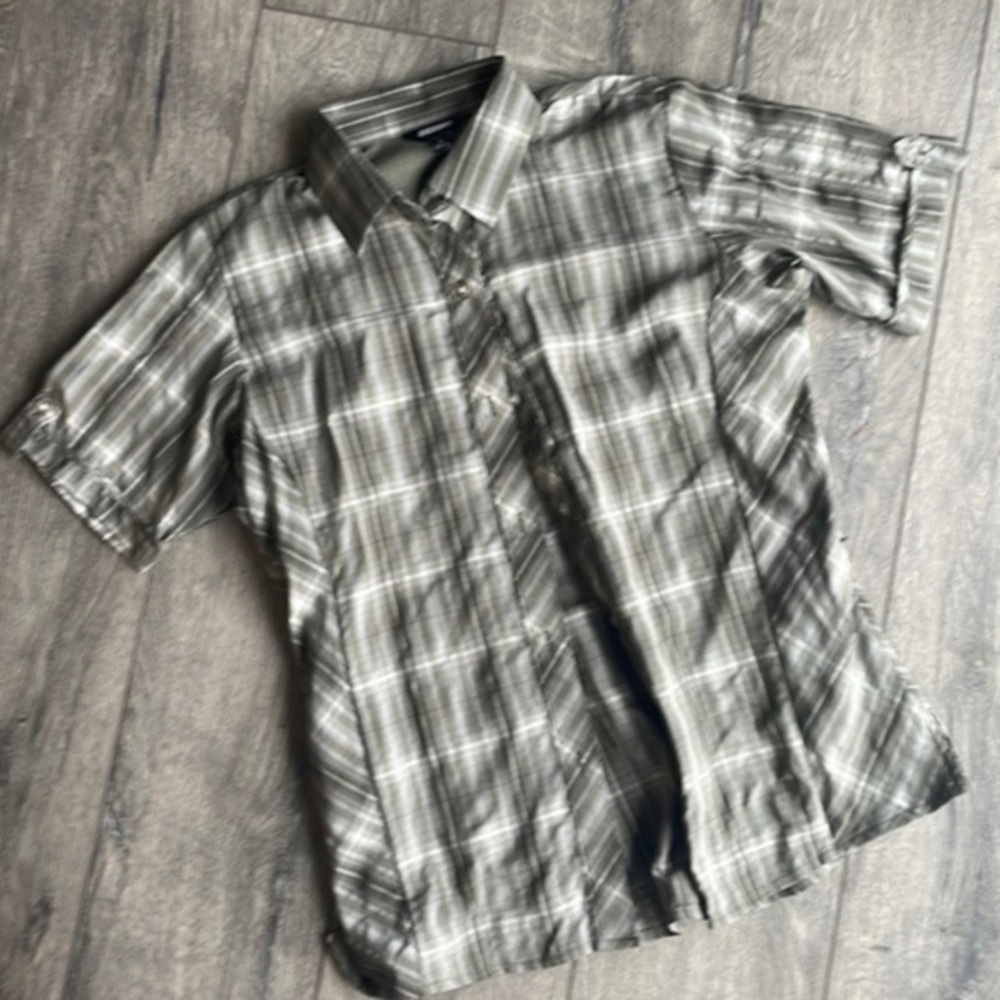 Blackhawk shirt size Large green button up top